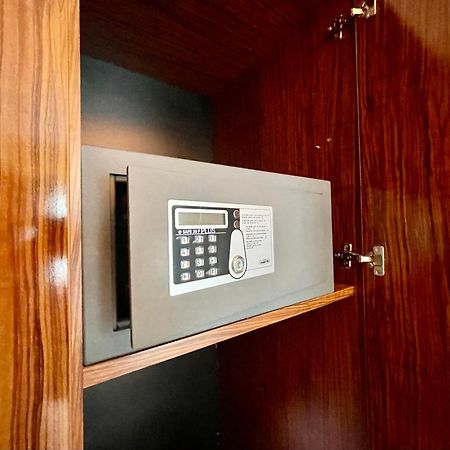 Royal Studio Apartment With A Perfect View - Yamaluxe Bukarest Kültér fotó