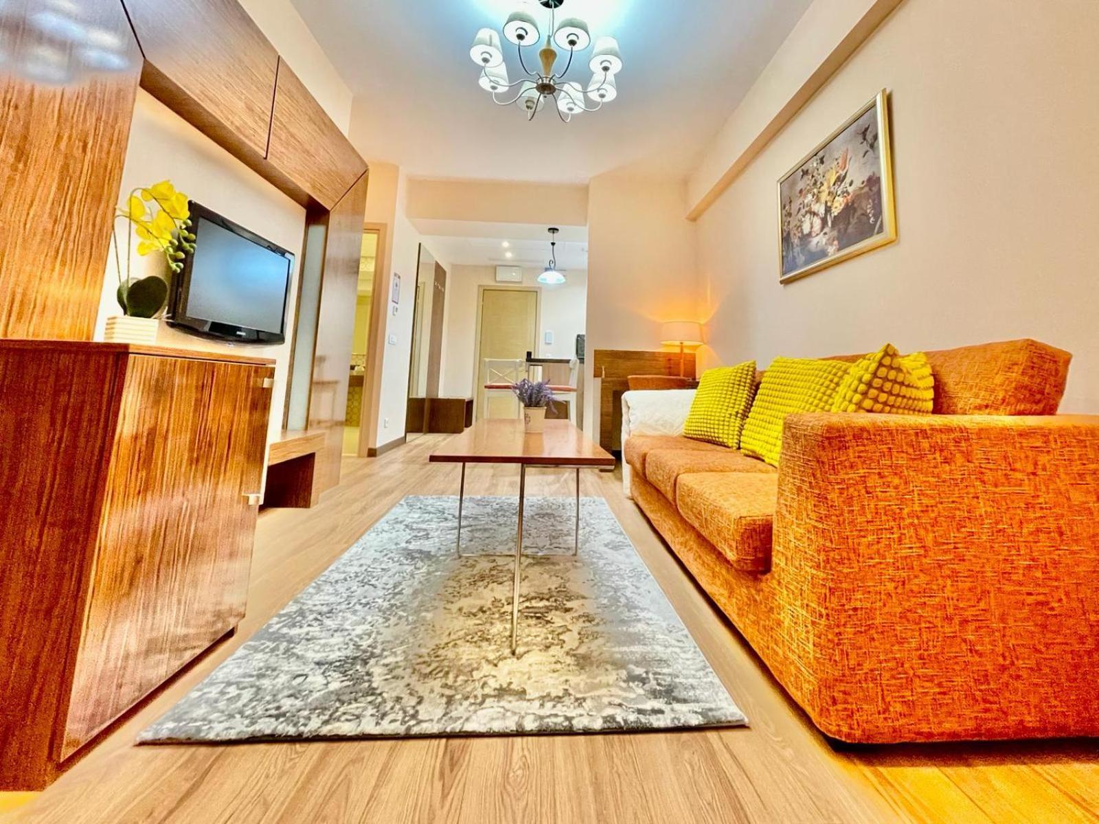 Royal Studio Apartment With A Perfect View - Yamaluxe Bukarest Kültér fotó