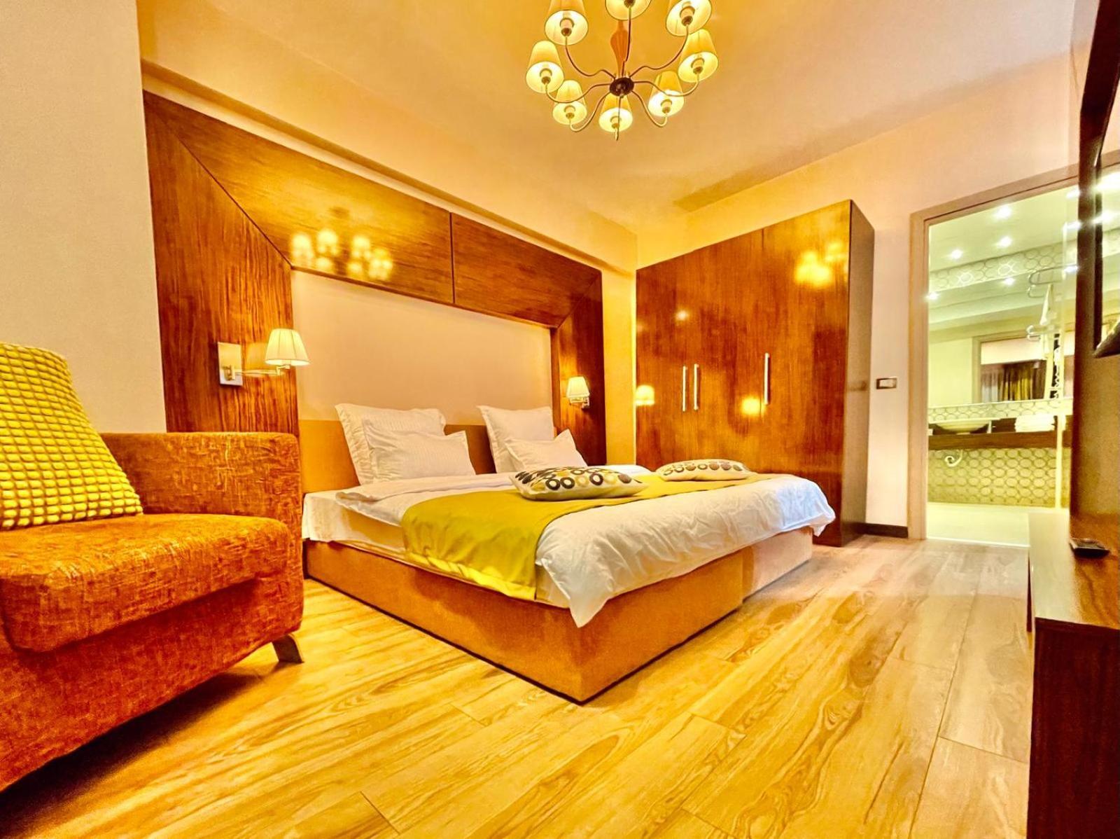 Royal Studio Apartment With A Perfect View - Yamaluxe Bukarest Kültér fotó
