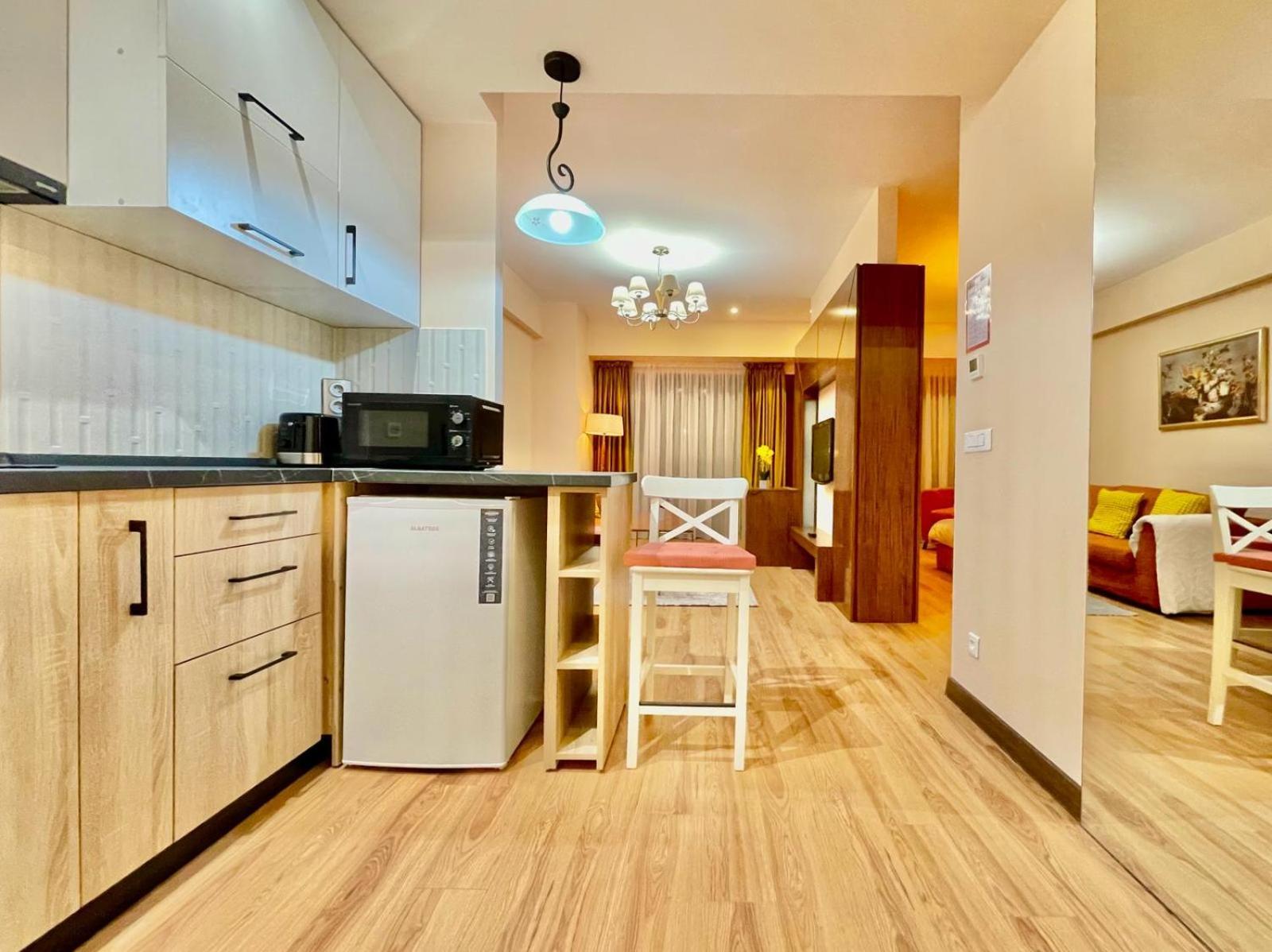 Royal Studio Apartment With A Perfect View - Yamaluxe Bukarest Kültér fotó