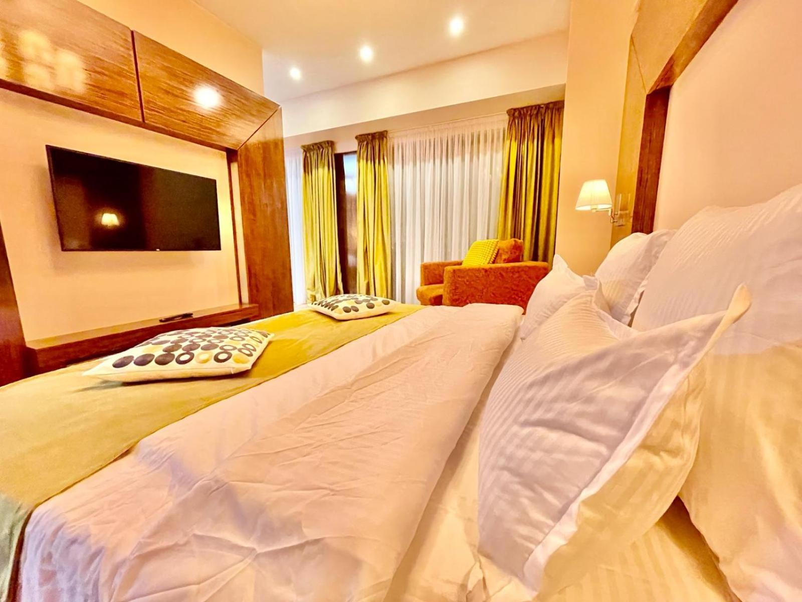 Royal Studio Apartment With A Perfect View - Yamaluxe Bukarest Kültér fotó