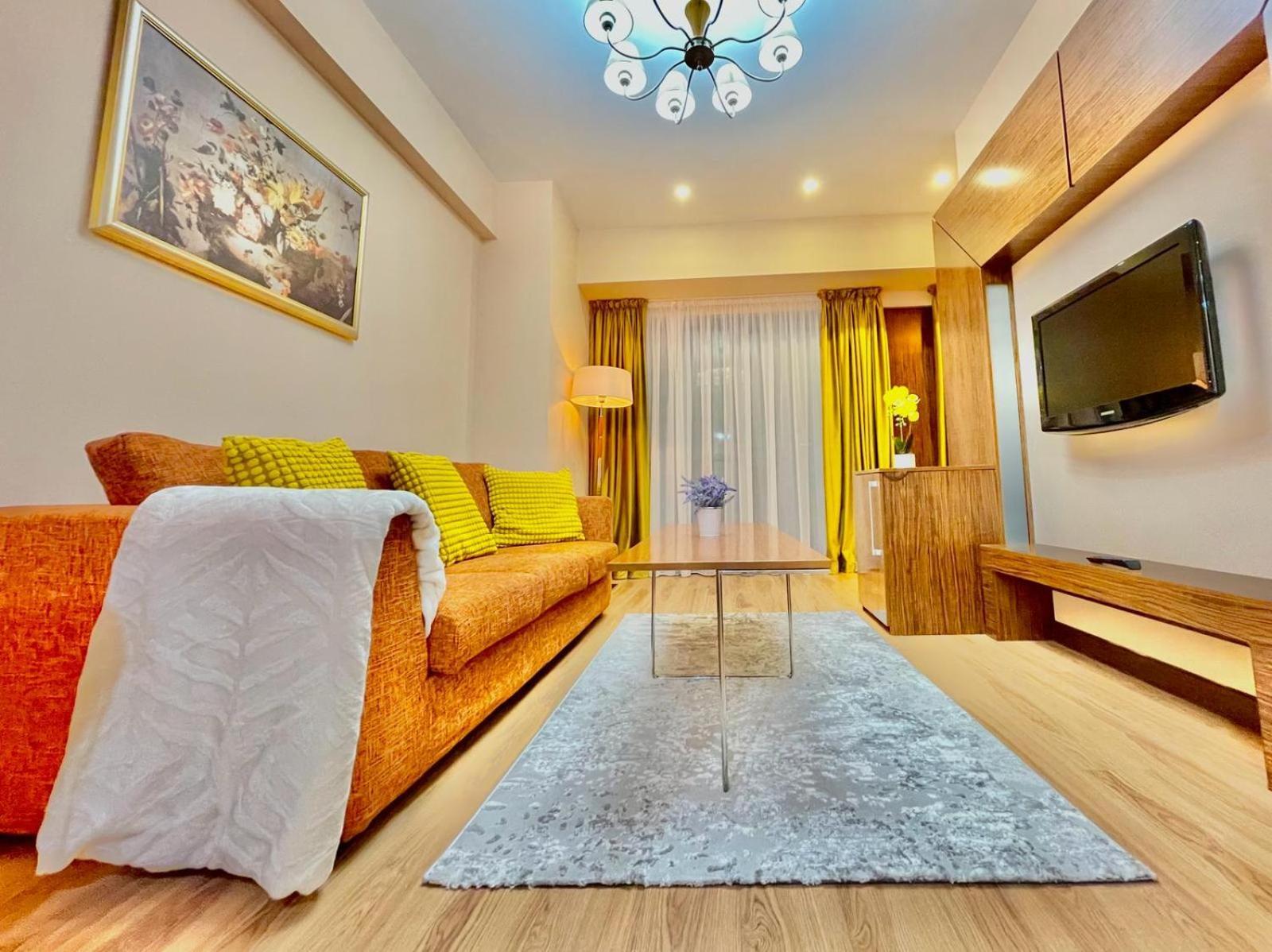 Royal Studio Apartment With A Perfect View - Yamaluxe Bukarest Kültér fotó