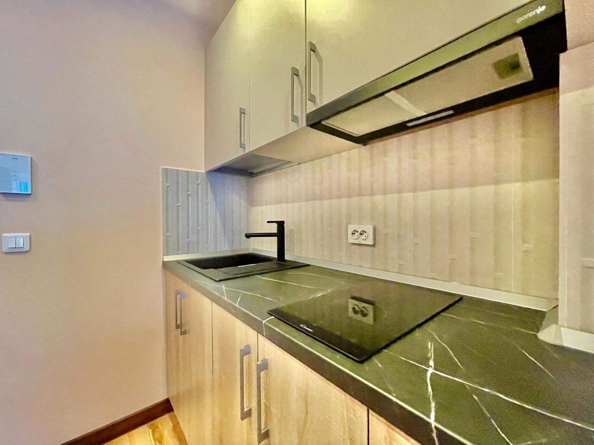 Royal Studio Apartment With A Perfect View - Yamaluxe Bukarest Kültér fotó