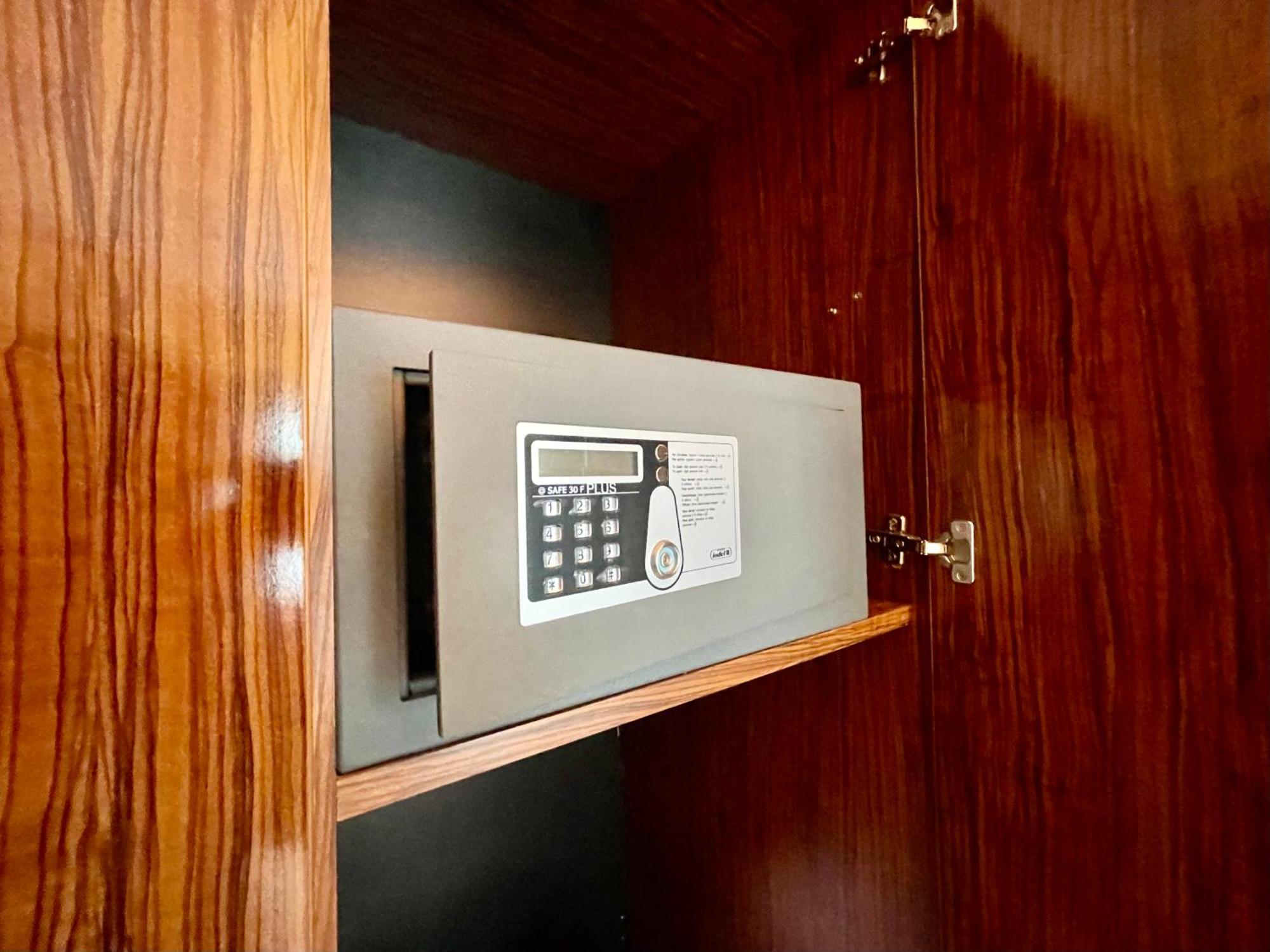Royal Studio Apartment With A Perfect View - Yamaluxe Bukarest Kültér fotó