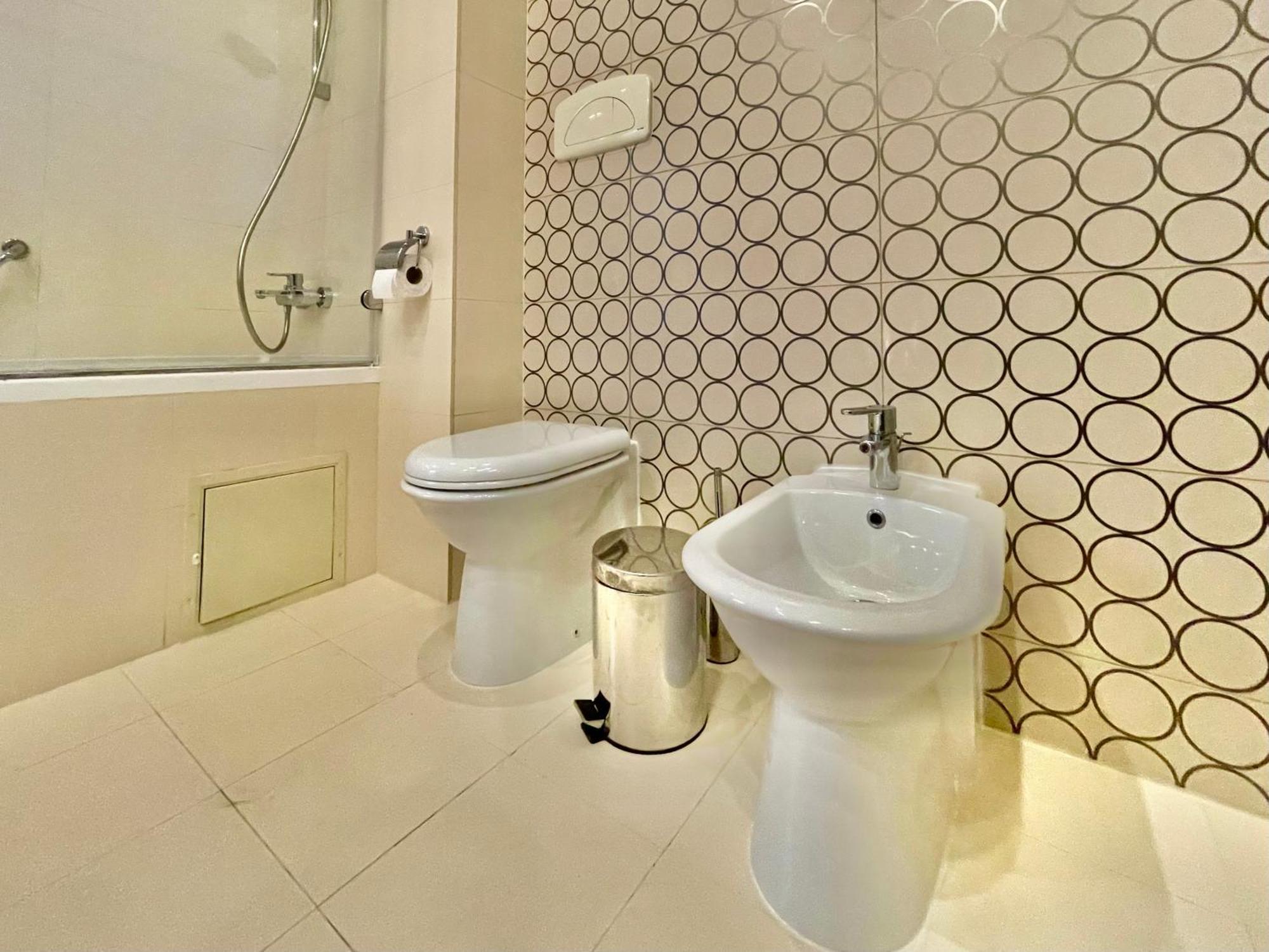 Royal Studio Apartment With A Perfect View - Yamaluxe Bukarest Kültér fotó